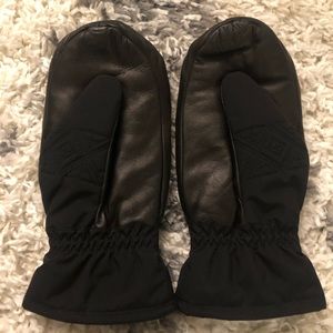 Brand New Hestra Women’s Snowboarding Gloves Size 7